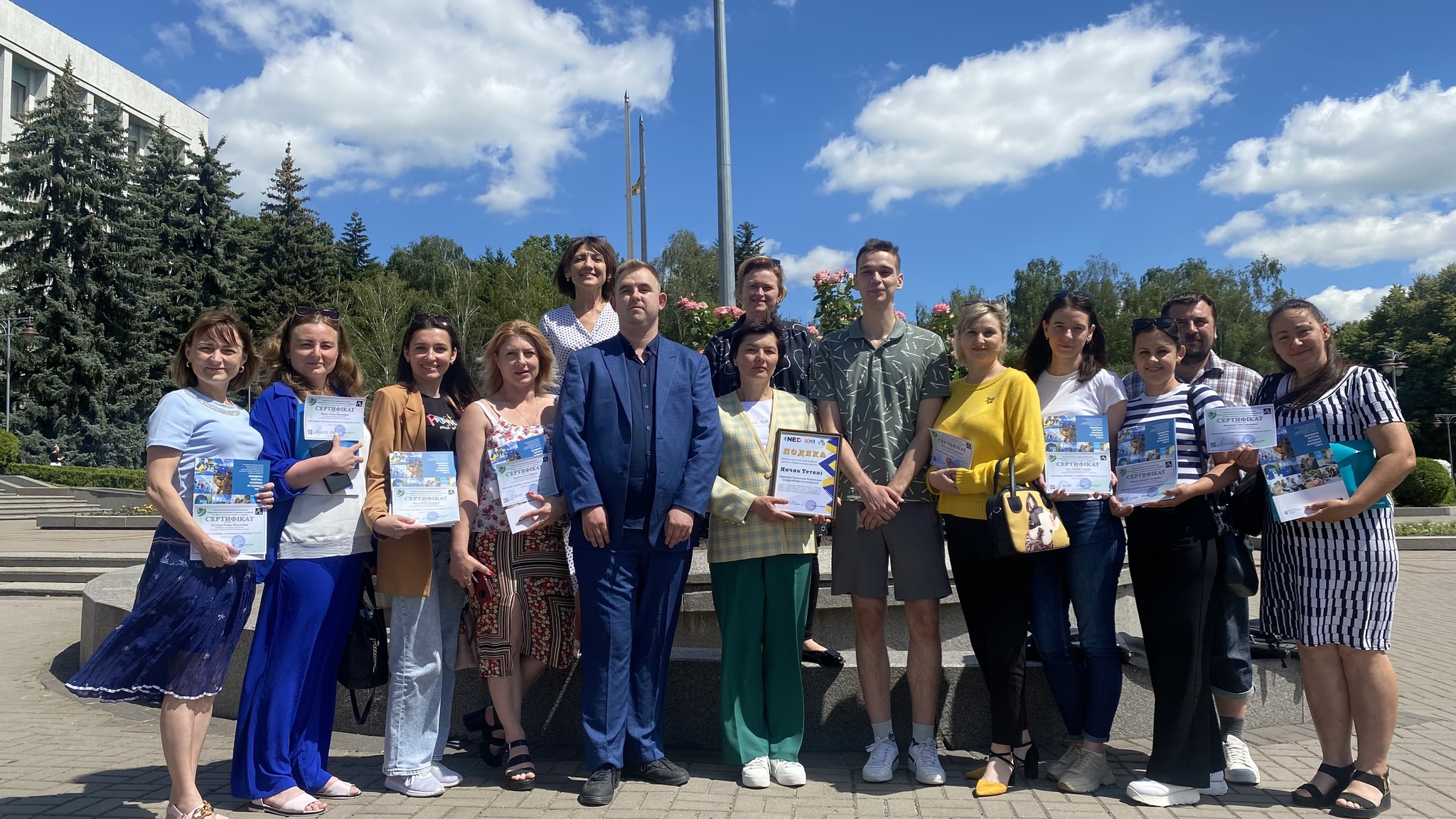 Вручення сертифікатів